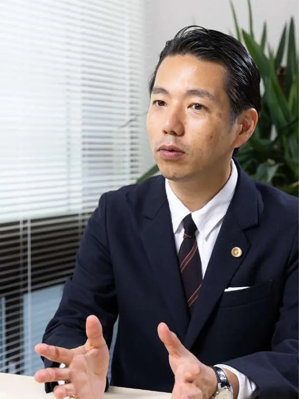 相談に応じる弁護士